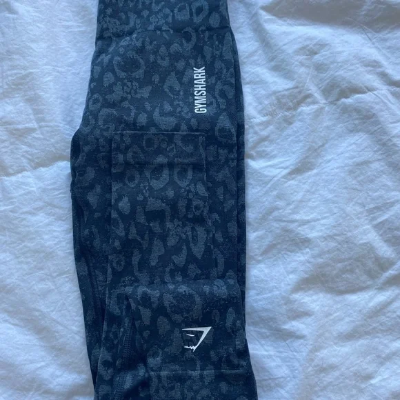 Gymshark adapt animal camo leggings XS - Picture 3 of 6